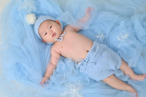 新疆满月宝宝放屁臭