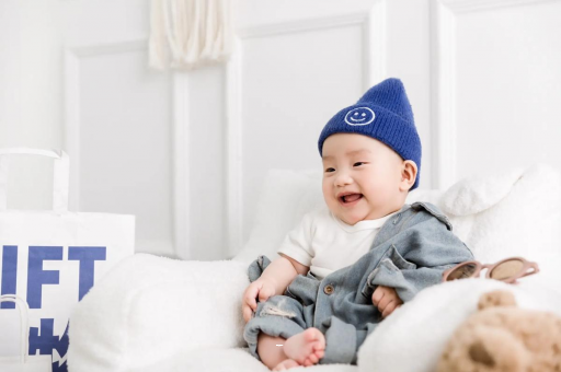 新疆宝宝打预防针 新疆宝宝打预防针